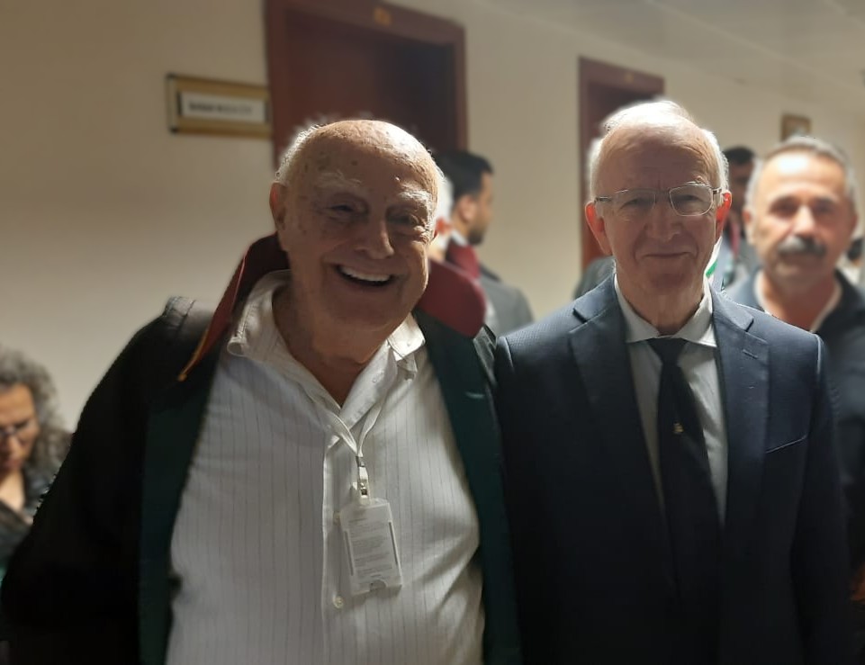 İstanbul Barosunun önceki başkanlarından Av. Turgut Kazan sabahki duruşmada söz alarak 63 yılına meslektaş olarak tanıklık ettiğini belirtti ve İstanbul Barosunun tarihsel önemine dikkat çektiği bir savunma gerçekleştirdi. 

Av. Turgut Kazan, Mîsâk-ı Millî’nin kabulü üzerine