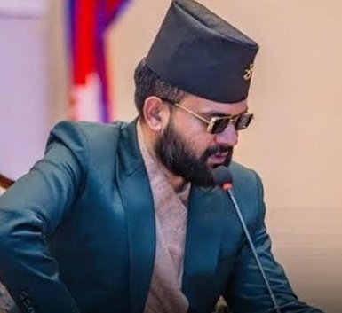 KraantiKumar's tweet photo. नेपाल की राजनीति पर हमेशा से पहाड़ी ब्राह्मण और क्षत्रिय जाति के नेताओं का वर्च���्व रहा है. 

जनजाति, दलित, मधेशी और महिलाओं को कभी राजनीति में जगह नही मिली.

1990 के बाद से नेपाल में कुल 13 प्रधानमंत्री हुए. जिनमें से 10 पहाड़ी ब्राह्मण और 3 क्षत्रिय जाति से थे.

कोइराला, दहल, भट्टाराई, अधिकारी और केपी शर्मा ओली पहाड़ी ब्राह्मण हैं. थापा और देउबा जैसे लोग क्षत्रिय.

नेपाल में पहली बार GEN-Z काठमांडू के युवा मेयर BALEN SHAH को प्रधानमंत्री बनाने की मांग कर रहे हैं वो मधेशी बौद्ध हैं. 

युवाओं में लोकप्रिय 35 वर्षीय BALEN SHAH हिप हॉप स्टार थे. अगर वो PM बने तो पहले बौद्ध मधेशी और गैर-सवर्ण प्रधानमंत्री होंगे. क्या नेपाल के पहाड़ी ब्राह्मण ऐसा होने देंगे.