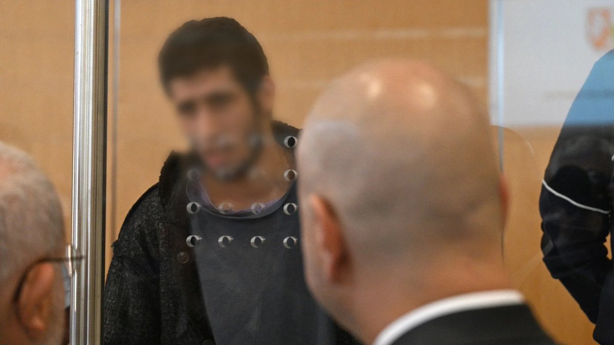repliknetzwerk's tweet photo. Deutschland - Solingen: Das Gericht verurteilte den Täter zu lebenslänglichen Haftstrafe und anschließender Sicherheitsverwahrung. Damit folgte das Gericht dem Antrag der Staatsanwaltschaft. Der Verurteilte zeigte keine Reue, sagten Prozessbeobachter. https://t.co/ZS6n8WX2kJ