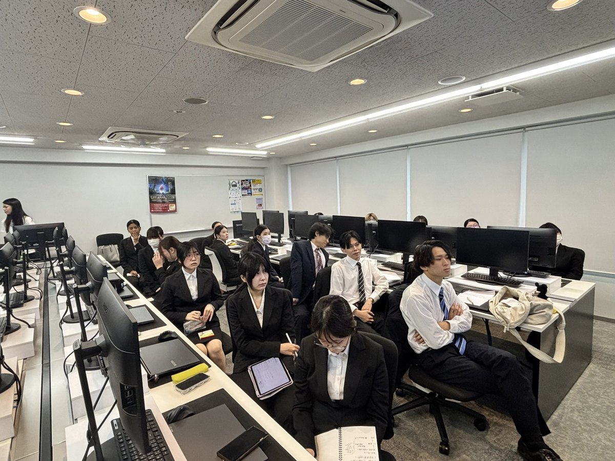 2027年3月卒業予定の学生対象の『模擬面接会』開催！
いろんな企業様にお越しいただき、就職活動を成功させるコツや面接のポイント等を教えていただく講座を受けた後、実際に集団面接を行いました。
これから始まっていく就職活動で力を存分に発揮できるように応援しています☺️🌻

#福岡テック　#就活