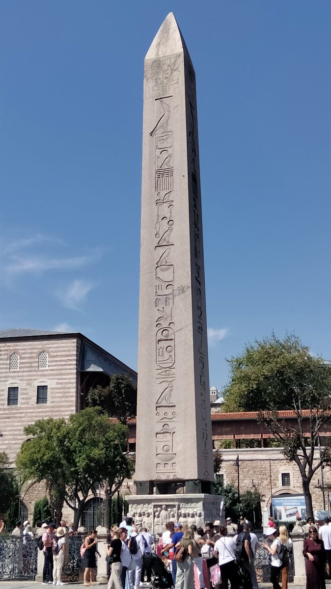 it says "free wi-fi." trust me🤓