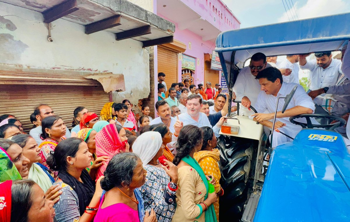 DeependerSHooda's tweet photo. आज बहादुरगढ़ में लाइन पार इलाके के छोटू राम नगर में जलभराव की स्थिति का जायजा लिया और जलनिकासी के लिए संबंधित अधिकारियों को दिशा-निर्देश दिए। https://t.co/bufeov4pk1
