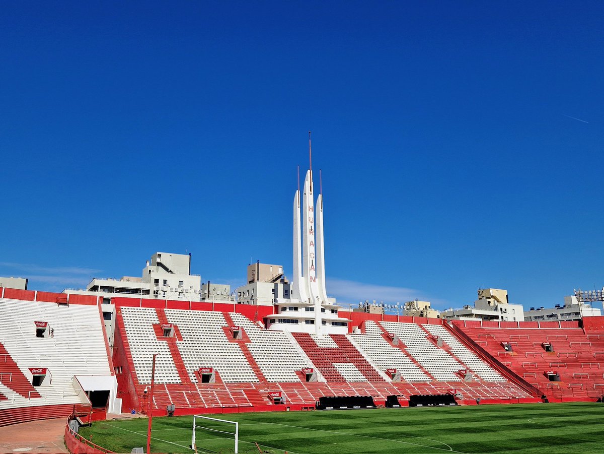 Roylovesfooty's tweet image. That trip the following day to take some pictures of the outside of Estadio Tomás Adolfo Ducó, known as El Palacio, after a rainy matchday experience, was worth it. I&apos;m normally not lucky enough to find an open door, but did that day.

#VamosGlobo #HuracánYNadaMas #VamosQuemeras