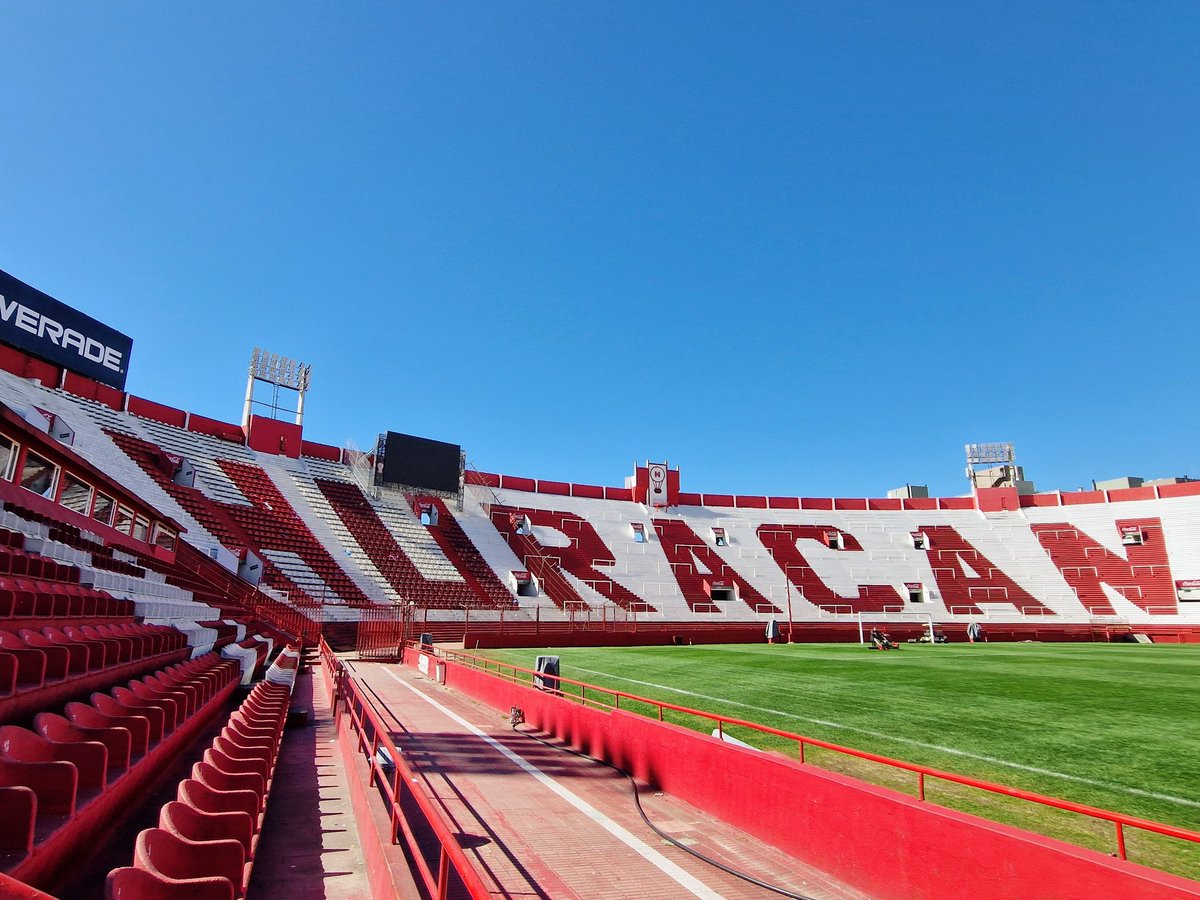 Roylovesfooty's tweet image. That trip the following day to take some pictures of the outside of Estadio Tomás Adolfo Ducó, known as El Palacio, after a rainy matchday experience, was worth it. I&apos;m normally not lucky enough to find an open door, but did that day.

#VamosGlobo #HuracánYNadaMas #VamosQuemeras