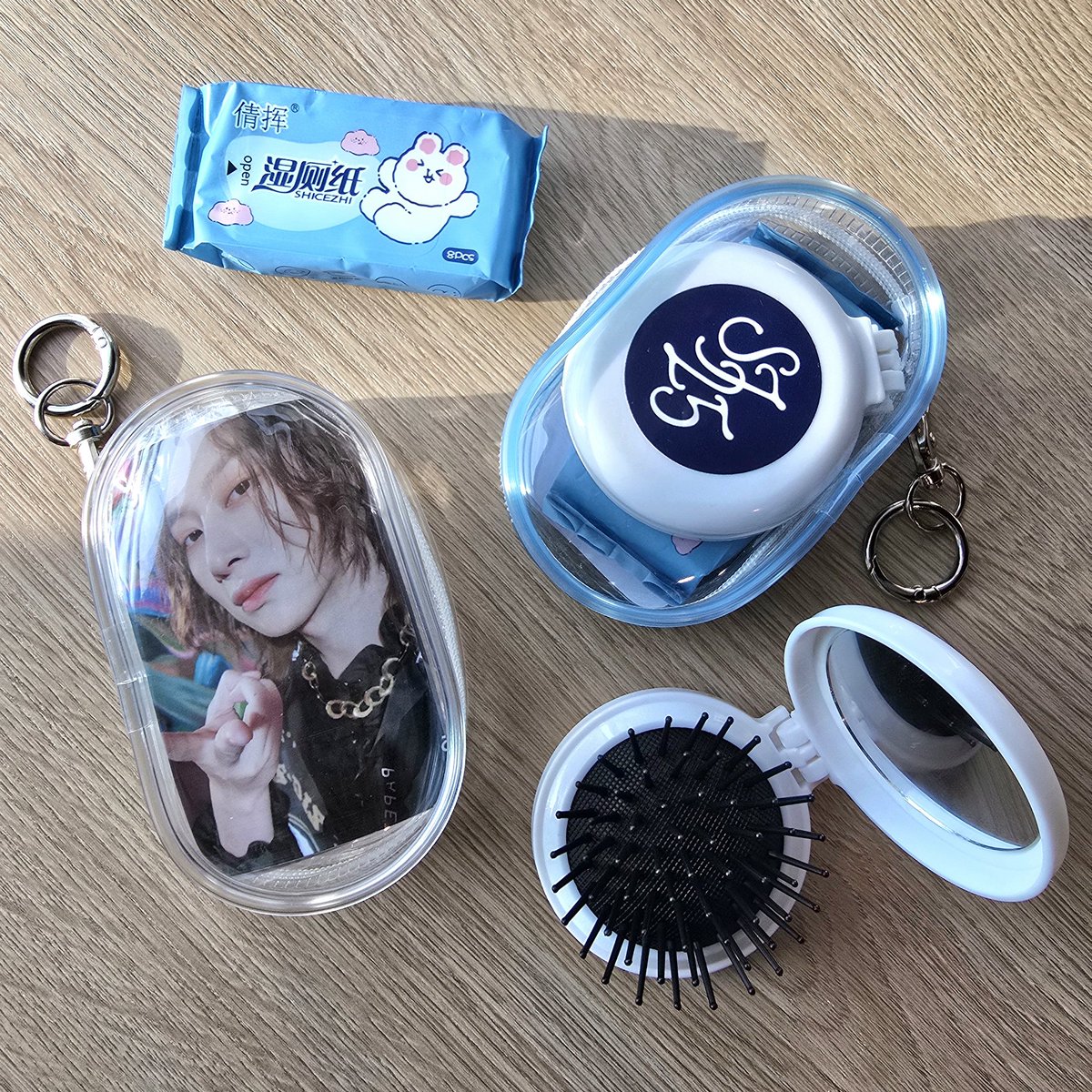 patriciaametta's tweet photo. freebies special dari akuuu buat
Super Junior SS10 Jakarta😚🦋 hopefully semuanya useful!

💙 pouch keychain
💙 SJ25 folding travel hair brush with mirror
💙 mini wet wipes
💙 unoff photocard

like and repost would be really appreciated✨🩵
meeting point tba

see youu!🫶🏼 https://t.co/MmQmSq37DV