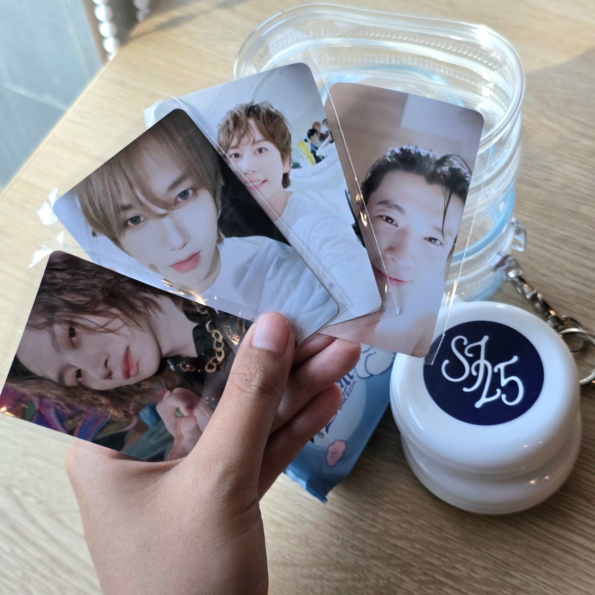 freebies special dari akuuu buat
Super Junior SS10 Jakarta😚🦋 hopefully semuanya useful!

💙 pouch keychain
💙 SJ25 folding travel hair brush with mirror
💙 mini wet wipes
💙 unoff photocard

like and repost would be really appreciated✨🩵
meeting point tba

see youu!🫶🏼