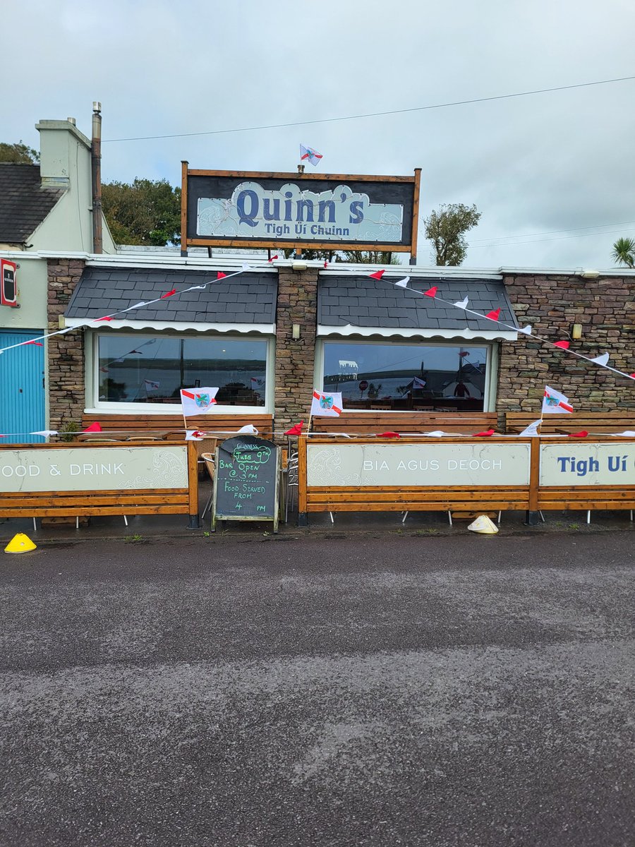 AnGhaeltacht's tweet photo. Flagaí in airde i gCeann Trá
Ard fhear Paul https://t.co/c8AJicrFf7