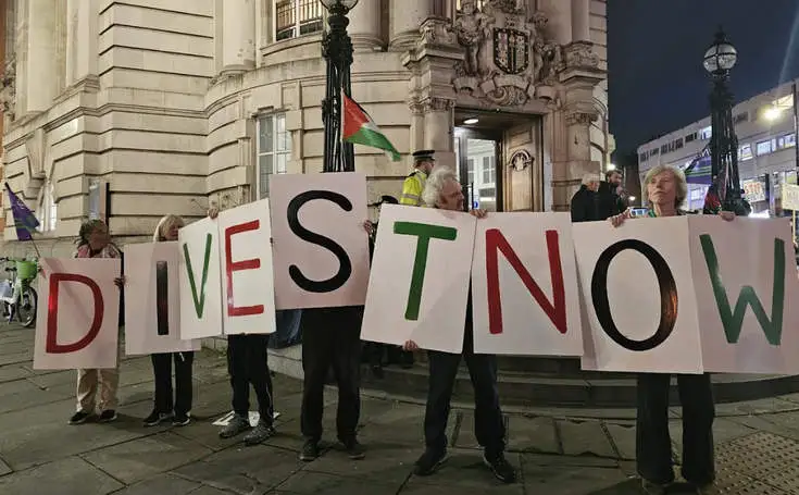 Lambeth4Divestment tweet media