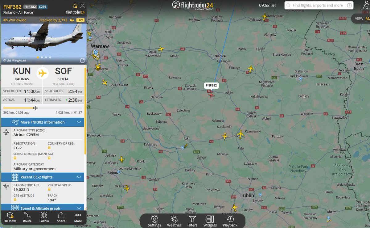 Suomenkin ilmavoimien kalustoa Puolaan menossa.