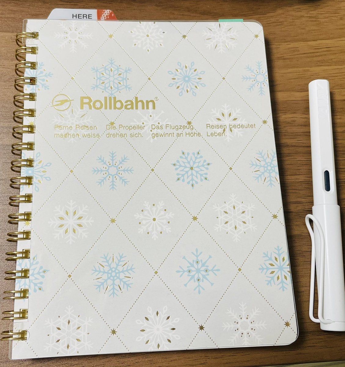 雪のロルバーンと白LAMY可愛い❄️

漢字ニブ、ロルLのサイズだとたくさん書けて楽しい✒️

 #いまる民