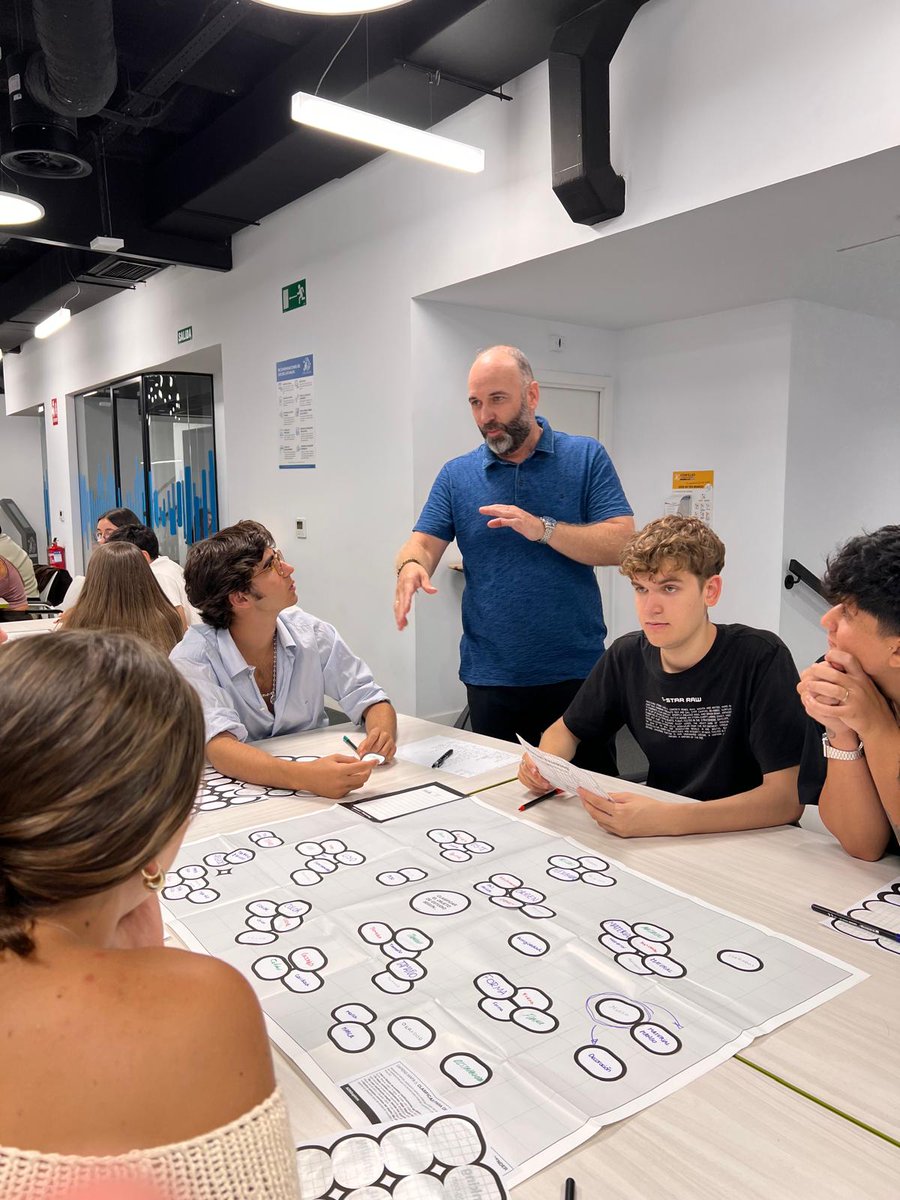 COMENZAR DESDE LA RAÍZ

Los nuevos alumnos del Grado en Gastronomía e Innovación Culinaria y Doble Grado en Administración y Dirección de Empresas y en Gastronomía e Innovación Culinaria de Madrid Culinary Campus han tenido su primer acercamiento a la Metodología Sapiens,