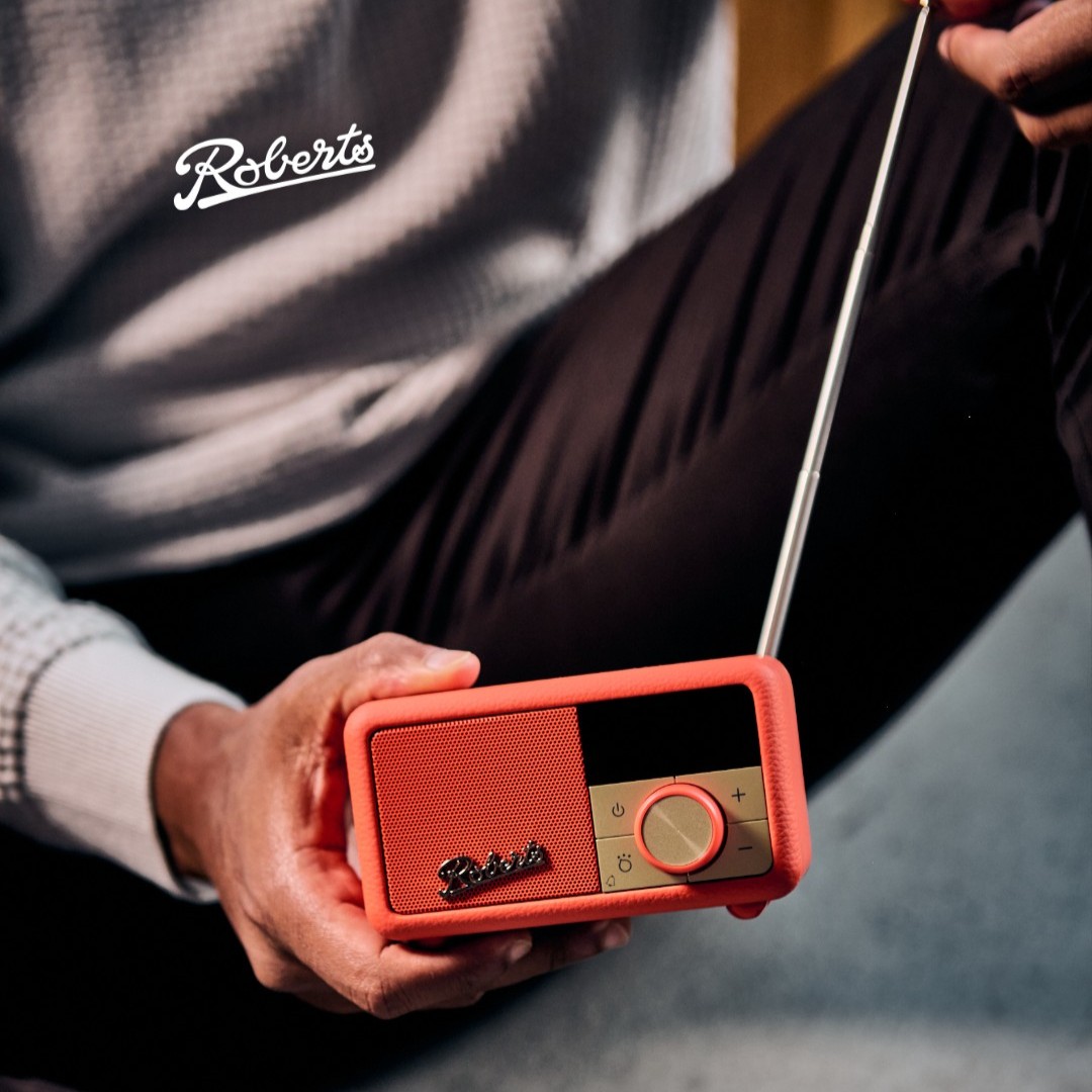 That in-between season feeling 🍷

Cooler nights, slower playlists.

Jazz, soul, nostalgia, turn it up and settle in.

What’s your go-to autumn track?👇

#RobertsRadioIreland #AutumnSounds #RadioMoments