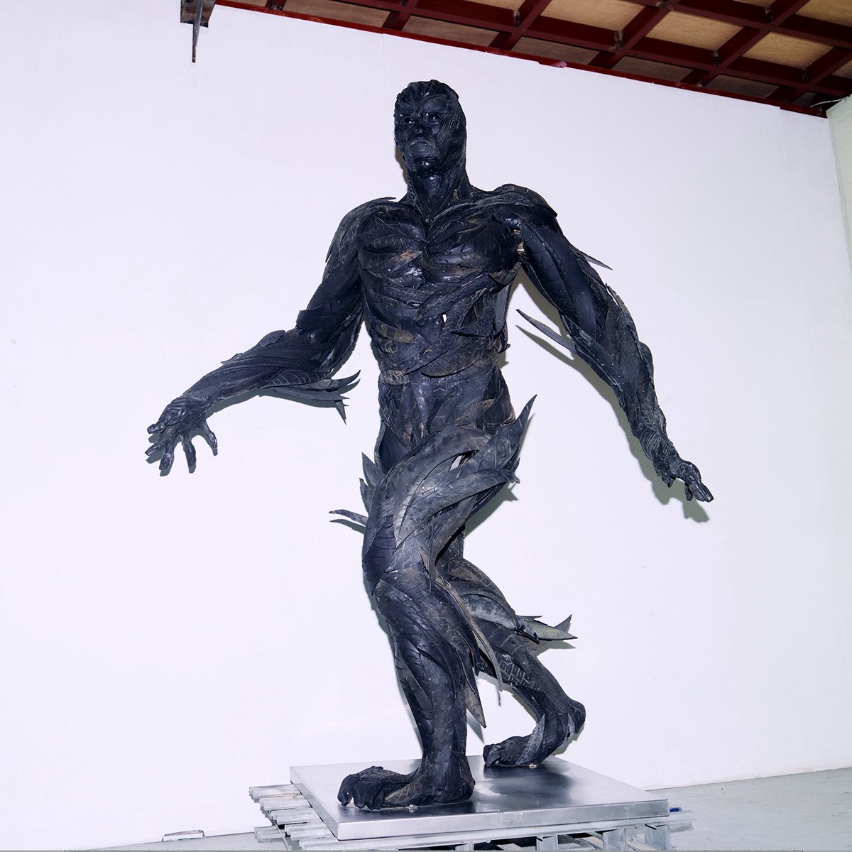 GUCKKASTEN(국카스텐) [AURUM]

국카스텐 정규3집 [AURUM] Theme. 4 Sculpture Photo

Theme. 4 “Blindness, Oblivion, Dystopia”
13  ANTMIL
14  ANTMIL (Reggae ver)
15  PUPPET
16  WALKING DEAD

본 작품은 국카스텐 정규 3집 앨범 [AURUM]의 곡들이 담고 있는 메시지를 조형적으로 구현한