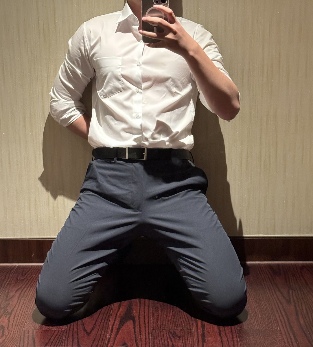 脚下缺条🐶给你爹舔鞋底😈
#反差 #奴下奴 #锁 #正装