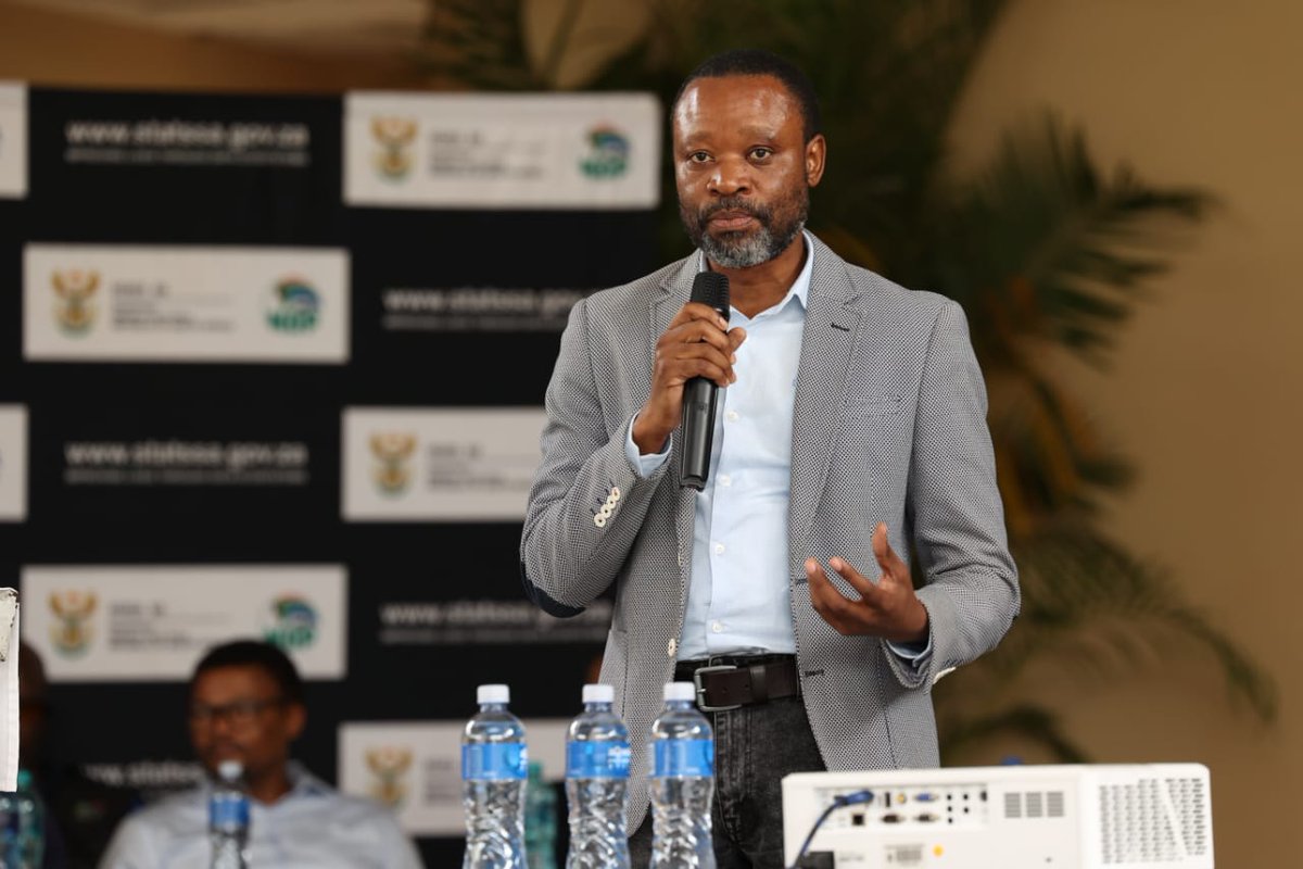 StatsSA's tweet photo. @Official_TUT "Youth unemployment is high, but #StatsSA data shows graduates face the lowest unemployment rate in SA. Education matters." - Robert Thenga
#KnowYourStatsZA #TUT #EconomicStats https://t.co/u1N3Yfxpds
