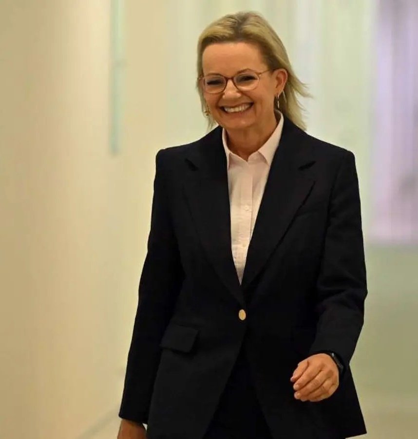 David Hollyoake tweet media