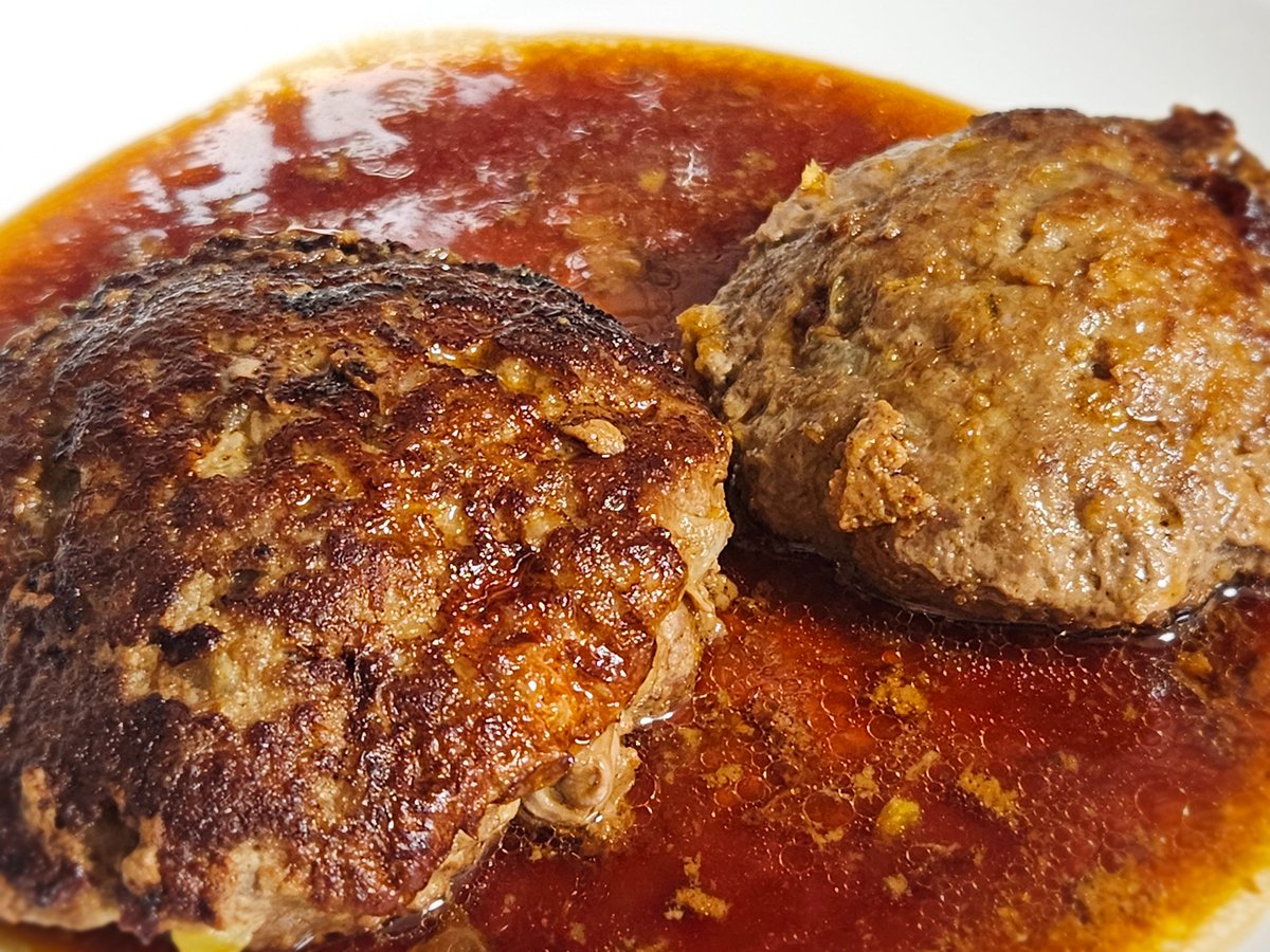 mryk814's tweet image. ハンバーグ
やっぱにんにくは生だなー
醤油、みりん、酒を同じ割合で混ぜて塩やら味の素で味を整えてにんにくのすりおろしを入れて煮るとうまいソース、覚えた