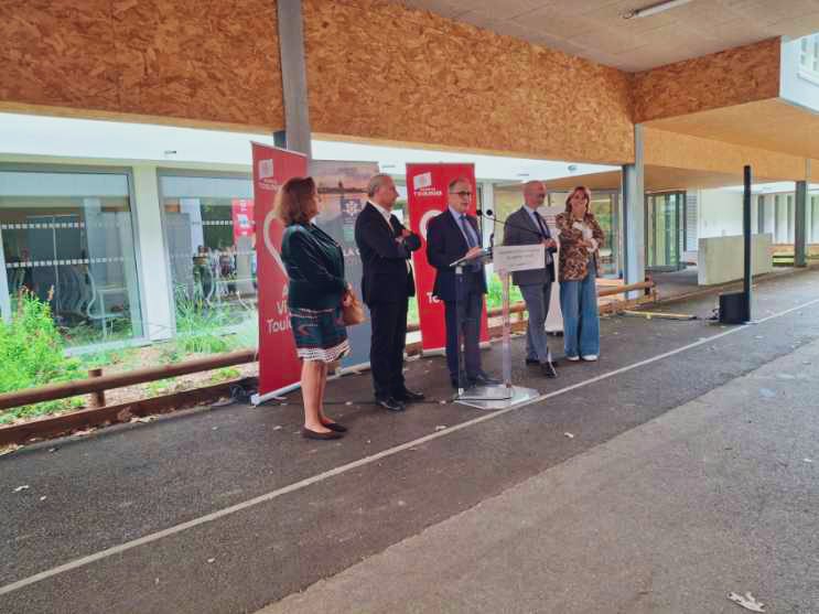 jcpiteau's tweet image. Inauguration de l’école élémentaire Léo Lagrange rénovée. Une école construite il y a 70 ans dans le quartier Empalot à @Toulouse 
Un soutien de la @cafhautegaronne pour l’accueil péri-scolaire dans le cadre de la #CTG signée en 2023.