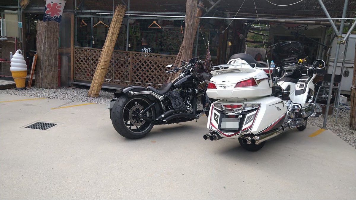 MotoDINER's tweet photo. 本日はいつもヒマな水曜にしては
お客さまが多くて
ありがたい一日でした♪
遅い時間にモトブロガーの
#onetv がご来店 @oNeTV59421255
イケメンなのでロックオンして
閉店まで拘束ww
日替りメニューはポークヘレカツと
グリルチキンのトマトソース
明日は雨予報なので小鉢が充実!w https://t.co/qScxOAxmj7
