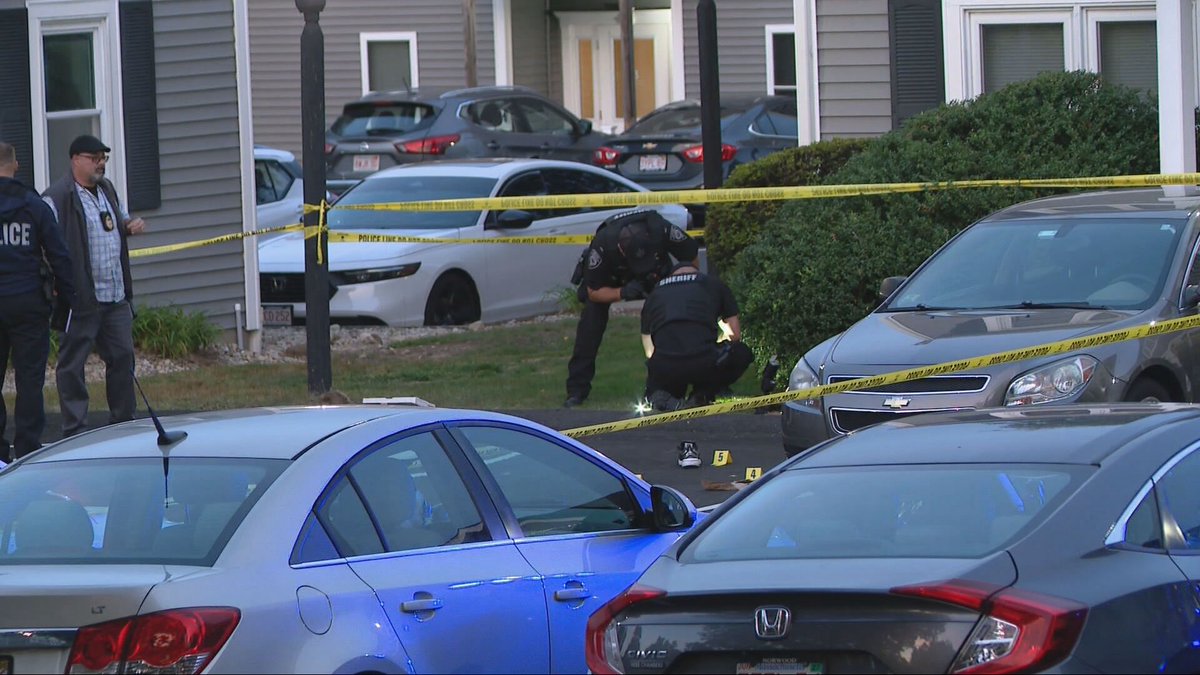 NBC10_Mario's tweet image. A man shot in the chest in Taunton. @_kbenoit is live on @NBC10 Sunrise with the latest on the investigation 

turnto10.com/news/local/lar…