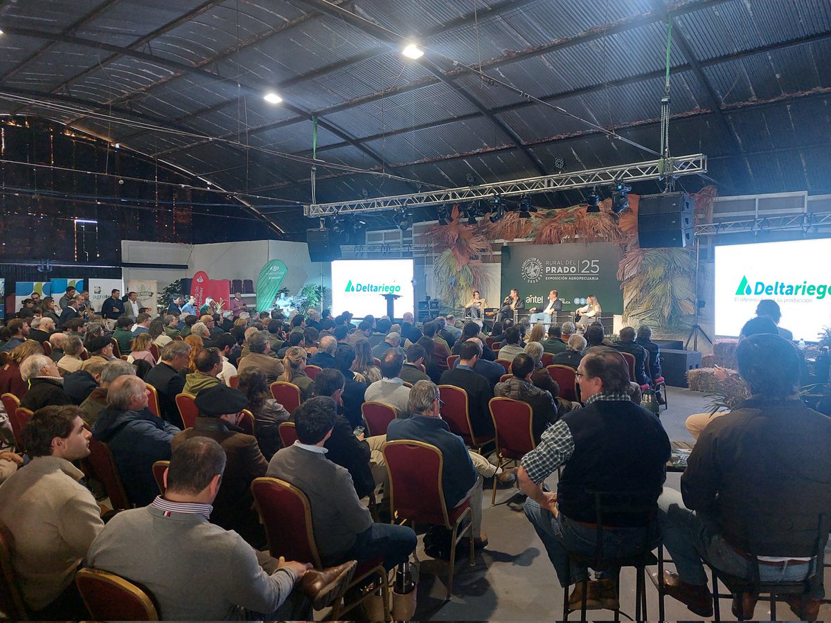 Desarrollo del Riego en Uruguay. El gobierno anuncia la generación de una comisión que logre interconectar los distintos entes públicos y tenga un equipo de operaciones en una ventanilla única q permita desburocratizar el desarrollo de la tecnología. Expectativa. <a href="/ExpoPrado/">Rural del Prado</a>