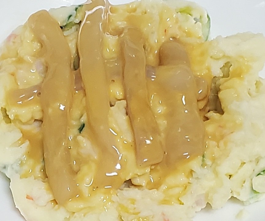 今日のきゅうりです

「ポテトサラダにいかの塩辛を乗せました」です🥔🦑🥒
お惣菜屋さんのポテサラとお魚屋さんの塩辛を組み合わせました

かんぱーい🍹