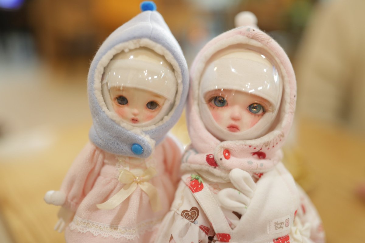 아이보리색 작업이 종료되어 흰색실을 주로 사용하기때문에 띠와 망토의 주문 역시 가능합니다. 얼굴보호 띠와 망토를 기다리셨던 분이 계시다면 아래를 참고해주세요.
얼굴보호띠 > blog.naver.com/angeldabi/2226…
요정망토 >
YoSD 용 blog.naver.com/angeldabi/2215…
SD, MSD 용
blog.naver.com/angeldabi/2215…