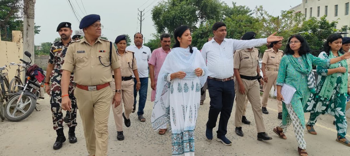 SpVaishali's tweet image. आज दिनांक-10.09.2025 को जिला पदाधिकारी महोदया वैशाली एवं पुलिस अधीक्षक वैशाली के द्वारा #EVM एवं #VVPAT वेयरहाउस का निरीक्षण किया गया एवं वहाँ प्रतिनियुक्त पुलिस पदाधिकारी/कर्मी को आवश्यक दिशा-निर्देश दिया गया।
#BiharPolice #hajipur
#vaishali @bihar_police @IgTirhut