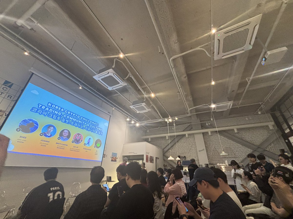 parksangdon's tweet photo. #soon #boundless #seoulhangout @soon_svm #simpforfun #rootdata 오늘 강남 그라운드비에서 열리는 SOON + Boundless 공동 밋업에서 Seoul hangout이라는 타이틀로 열리고있는데 현재는 코리아 크립토 칠챗이라는 주제로 한국인들 크립토 문화에 대한 이야기들이 토론되고 있어요. 특히 SOON에서 만든 simpfor로 카피트레이딩에 대한 소개가 이어집니다. 개인적으로 잘 안해봤던 분야인데 궁금하네요.