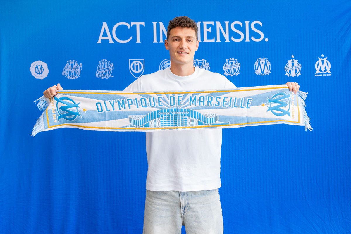 LaMinuteOM_'s tweet photo. Bienvenue à Benjamin Pavard ! 🇫🇷

#TeamOM https://t.co/4VVGXwgzqy