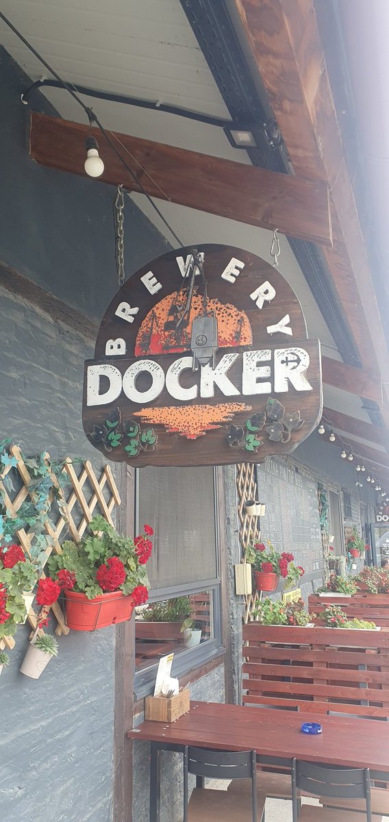 Treetonmiller's tweet photo. Last stop on a top trip to Serbia is Belgrade's Docker Brewery taproom. 4.5% Tomato Bastard sour for me, 4.5% Cherry Kiss sour for mate 😂🍻
Mine packs a kick due to tabasco & pepper!
#SERENG 🇷🇸🏴 #ThreeLions #EnglandAway https://t.co/iTWmEfABkH