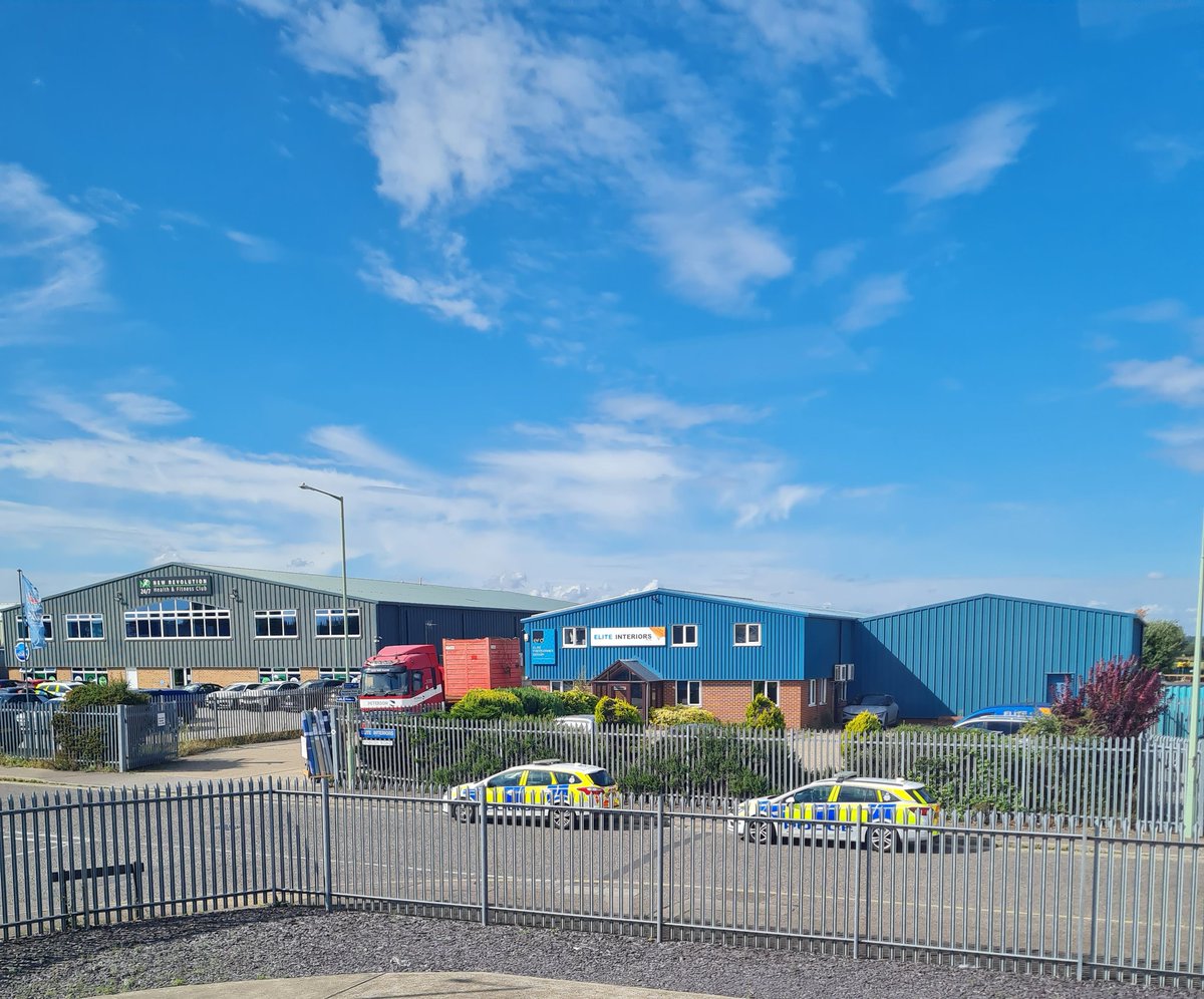 maebella_mufc's tweet image. When it all kicks off outside your work 😂 #lowestoft