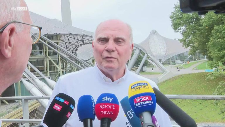 fcbayern_2's tweet image. عن صافرات الإستهجان من قبل الجماهير بعد نهاية الشوط الأول من مباراة ألمانيا وأيرلندا الشمالية؟

هونيس: لا أعتقد أن الأمر له علاقة بالحماس الرياضي. نحن نعيش للأسف في مجتمع لا يعرف إلا طرفين: إمّا باهظ الثمن أو لا قيمة له. إما أن تكون نجمًا خارقًا أو مجرد "نقانق مشوية"، وهذا في