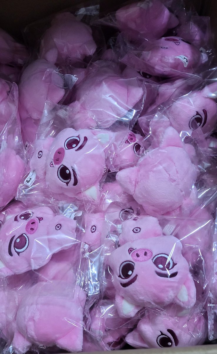 여의~ 쩡돈이에여의 🐽 
쩡돈이의 생산이 드디어 완료되었어여의! 🐽🐽 
1차적인 불량 검수와 포장 작업 후 쩡돈이가 찾아갈 예정입니다~ 오랜 시간 기다려주신 분들 정말 감사해여의 🐷