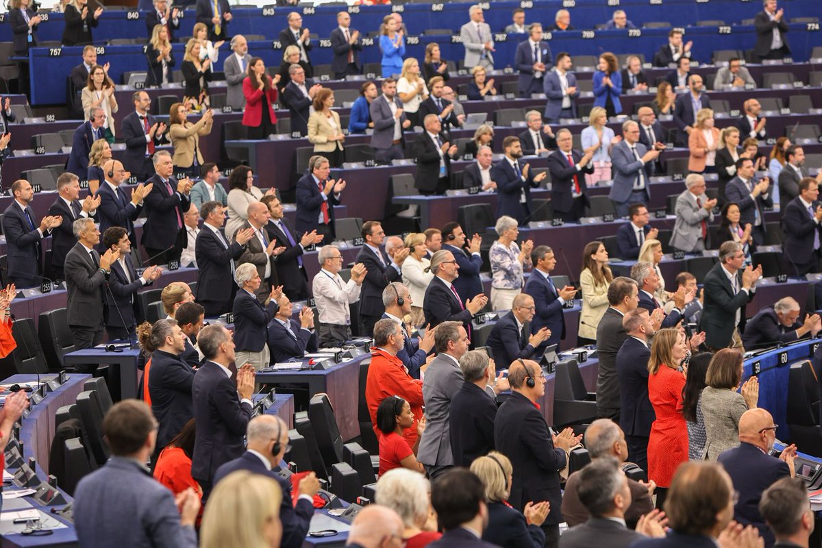 Magdalena Adamowicz (@adamowicz_magda) on Twitter photo To tylko symbol – ale symbol niezwykle ważny. Kiedy przewodnicząca Komisji Europejskiej Ursula <a href="/vonderleyen/">Ursula von der Leyen</a> powiedziała dziś: „Europa jest po stronie Polski. Wyrażamy pełną solidarność z Polską” – posłowie i posłanki Parlamentu Europejskiego, niezależnie od kraju pochodzenia, To tylko symbol – ale symbol niezwykle ważny. Kiedy przewodnicząca Komisji Europejskiej Ursula <a href="/vonderleyen/">Ursula von der Leyen</a> powiedziała dziś: „Europa jest po stronie Polski. Wyrażamy pełną solidarność z Polską” – posłowie i posłanki Parlamentu Europejskiego, niezależnie od kraju pochodzenia,