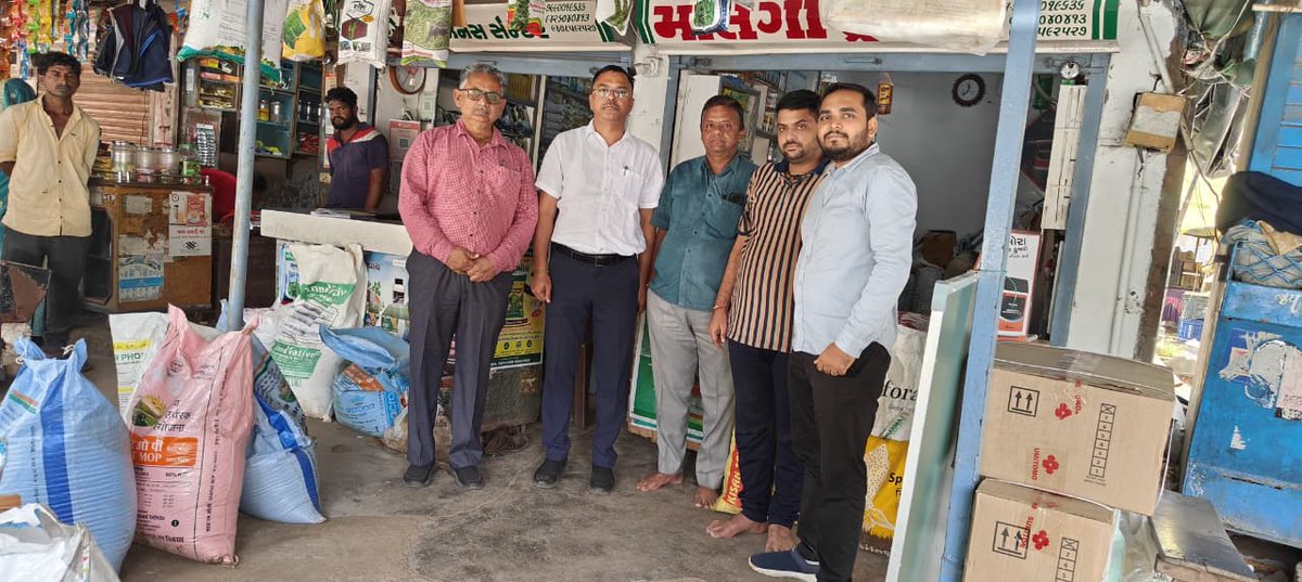 IFFCO_GUJ's tweet photo. Shri Rajneesh Pandey Sir (DGM, MKCO, IFFCO) and Shri N M Gajera  (SMM, Gujarat ) visited Retail point and Cooperatives of Sabarkantha District.They interacted with retailers and Society Personal on Nano Fertilizers adoption. @KiritkrJPatel @iffcoyogendra @Rajneeshpanday5 https://t.co/OWhM1mm4hr