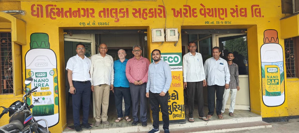 IFFCO_GUJ's tweet photo. Shri Rajneesh Pandey Sir (DGM, MKCO, IFFCO) and Shri N M Gajera  (SMM, Gujarat ) visited Retail point and Cooperatives of Sabarkantha District.They interacted with retailers and Society Personal on Nano Fertilizers adoption. @KiritkrJPatel @iffcoyogendra @Rajneeshpanday5 https://t.co/OWhM1mm4hr