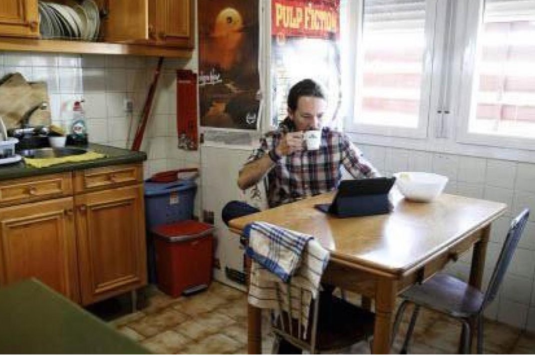 En 7 años, Iglesias y Montero pasaron de vivir en una pocilga de Vallecas sin apenas trabajo a tener casoplón, negocios e ingresos millonarios y llevar a sus hijos a colegios de pago. 

Mientras el votante de Podemos sigue pobre un estercolero multicultural.

¡SÍ SE PUEDE! JAJAJA