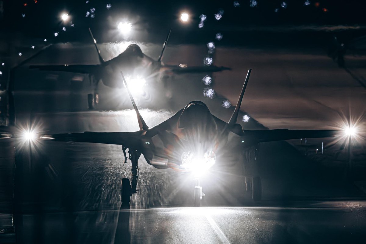 EVROPA SE POSTARALA SAMA O SEBE BEZ USA.
Nizozemské ministerstvo obrany potvrdilo, že jejich F-35 sestřelovaly ruské drony nad Polskem. V bojové akci i polské F-16. Letouny včasného varování byly z Polska a Itálie, tanker MRTT nizozemský, ze země střežily německé Patrioty.