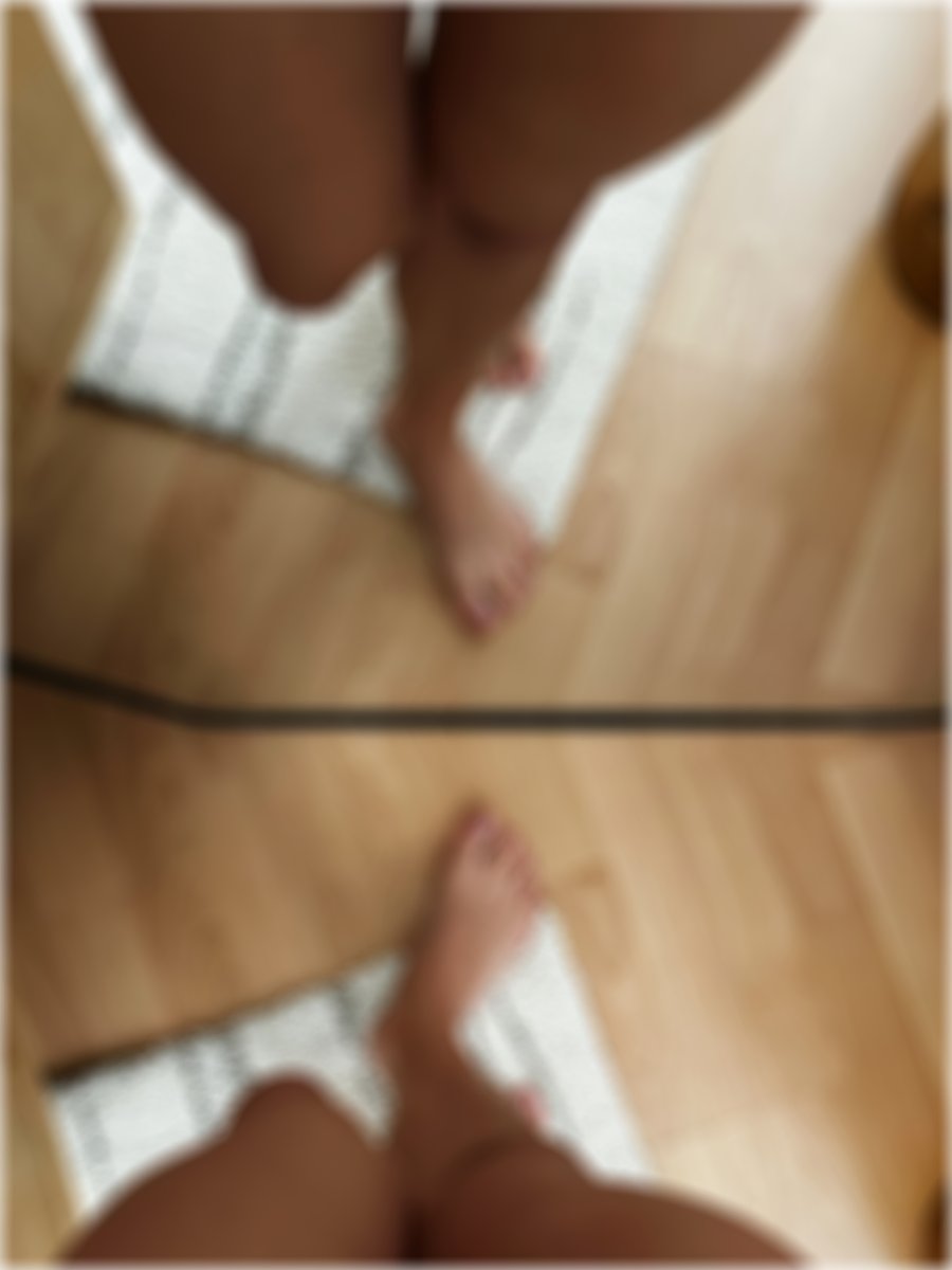 featness1011's tweet photo. Petit problème de focus ? 
#Feetintheair #tweetsomefeet https://t.co/9zGdU2vvSt