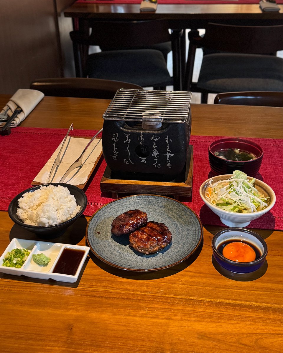 karnivorsure's tweet photo. @txtdrbekasi Wagyu A5 real dijual 105rb cuman di bekasi beks. Ni restoran gaada gimmick. Banyak orang luar bekasi dtg kesini. Affordable, berkelas, ENAK! wkakak https://t.co/qq2Rgwb37r