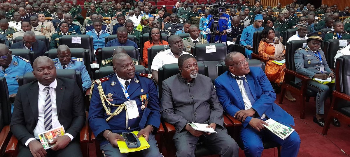 J'ai eu l'honneur d'assister ce matin au premier symposium sur les victimes de guerre organisé par le Ministère de la défense (Secrétariat d'Etat en charge des anciens combattants) au palais des Congrès.