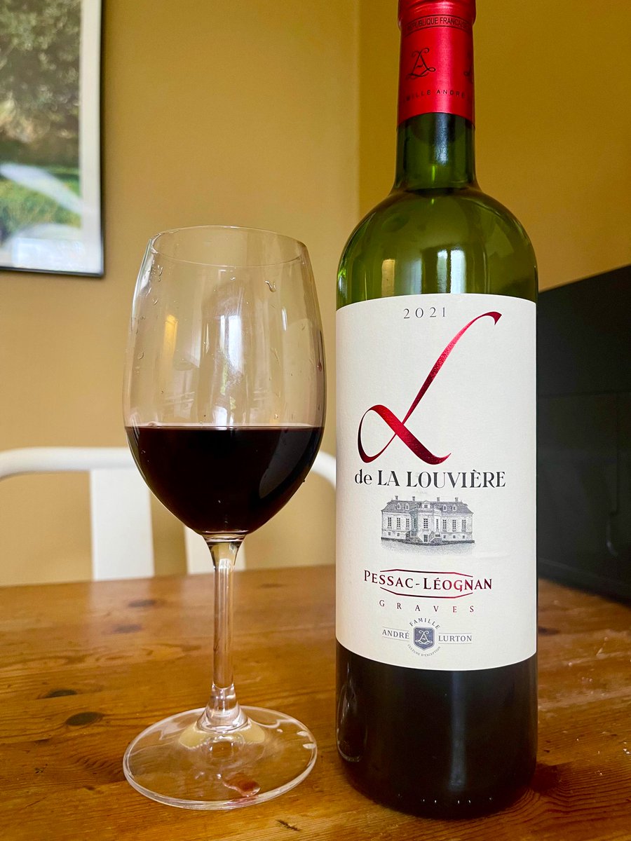 joukesp's tweet photo. #WednesdayLunch #EndivesWithHam #PotatoMash
Back to classics!
Endive rolls w ham & Mornay sauce in oven. Potato mash!
Last ‘21 Pessac-Léognan L de la Louvière.
70% Merlot, 30% Cab S, elegant, dark & red fruit, great mouthfeel, good balance, tannins, tobacco, spicy, length.
87-89 https://t.co/6e81Zt674s