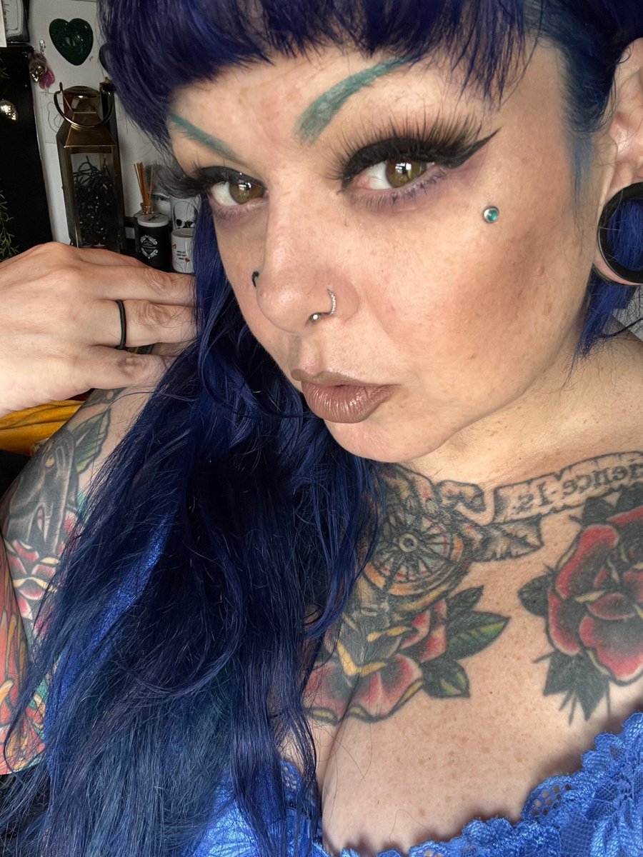 Chat up lines I’d use on my boyfriend if I had one….

Excuse me sir, may I swirl my tongue around the tip

#chatuplines #londonuk #alternativegirl #tattoos