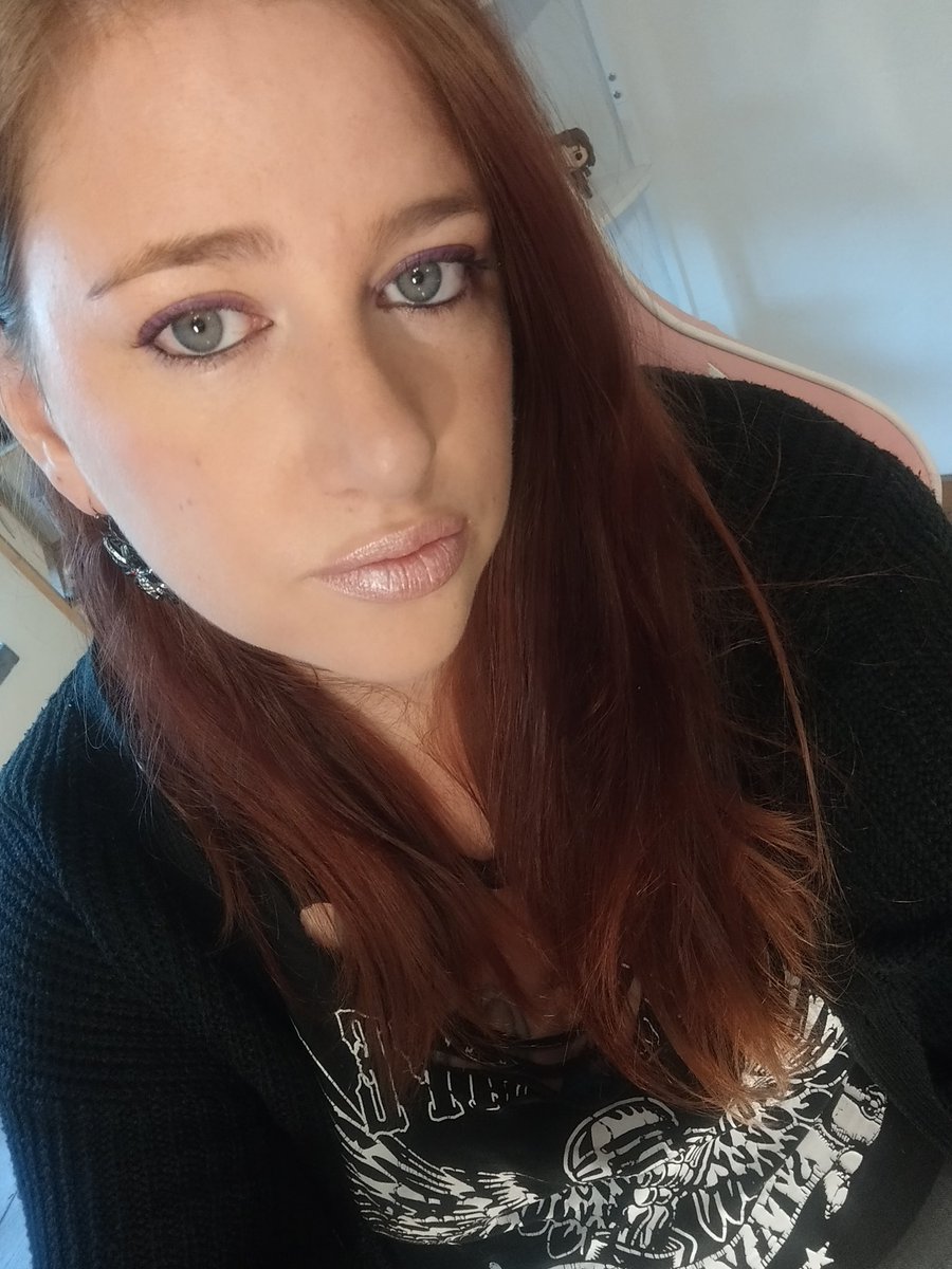 simsylaulia's tweet photo. Coucou, un petit passage rapide pour vous dire que la chaîne youtube a repris depuis un peu plus d'un mois maintenant. Ce retour me fait un bien fou même si la grande pause de plusieurs mois était absolument nécessaire. https://t.co/1XrsM9pOLx