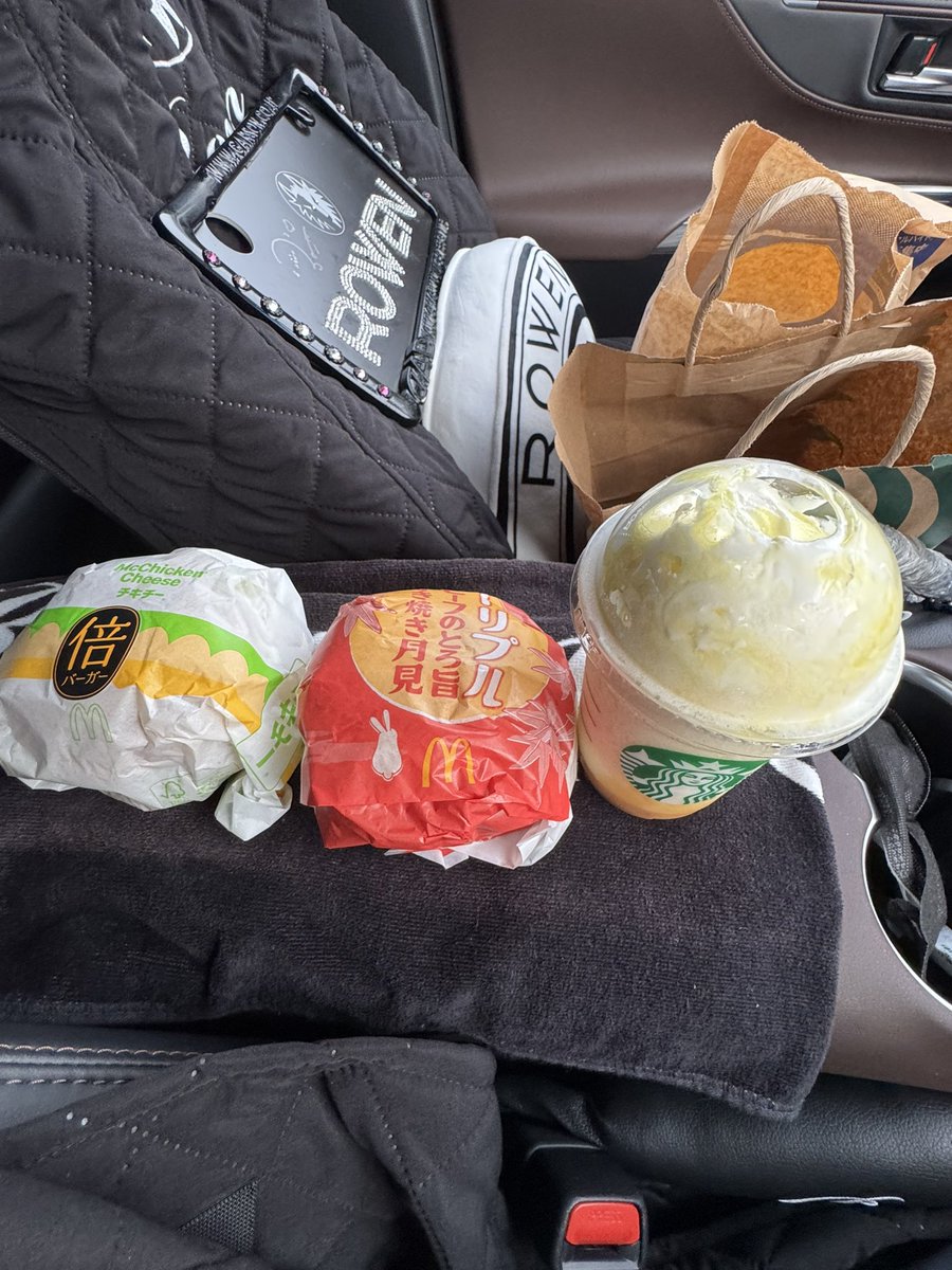 昨日見て無性に食べたくなり仕事帰りに購入しました♪♪
スタバの今日発売洋梨🍐も一緒に購入‼︎
全ておいしかった😋
<a href="/harrier_0002/">ぼーろᵕ̈*</a>