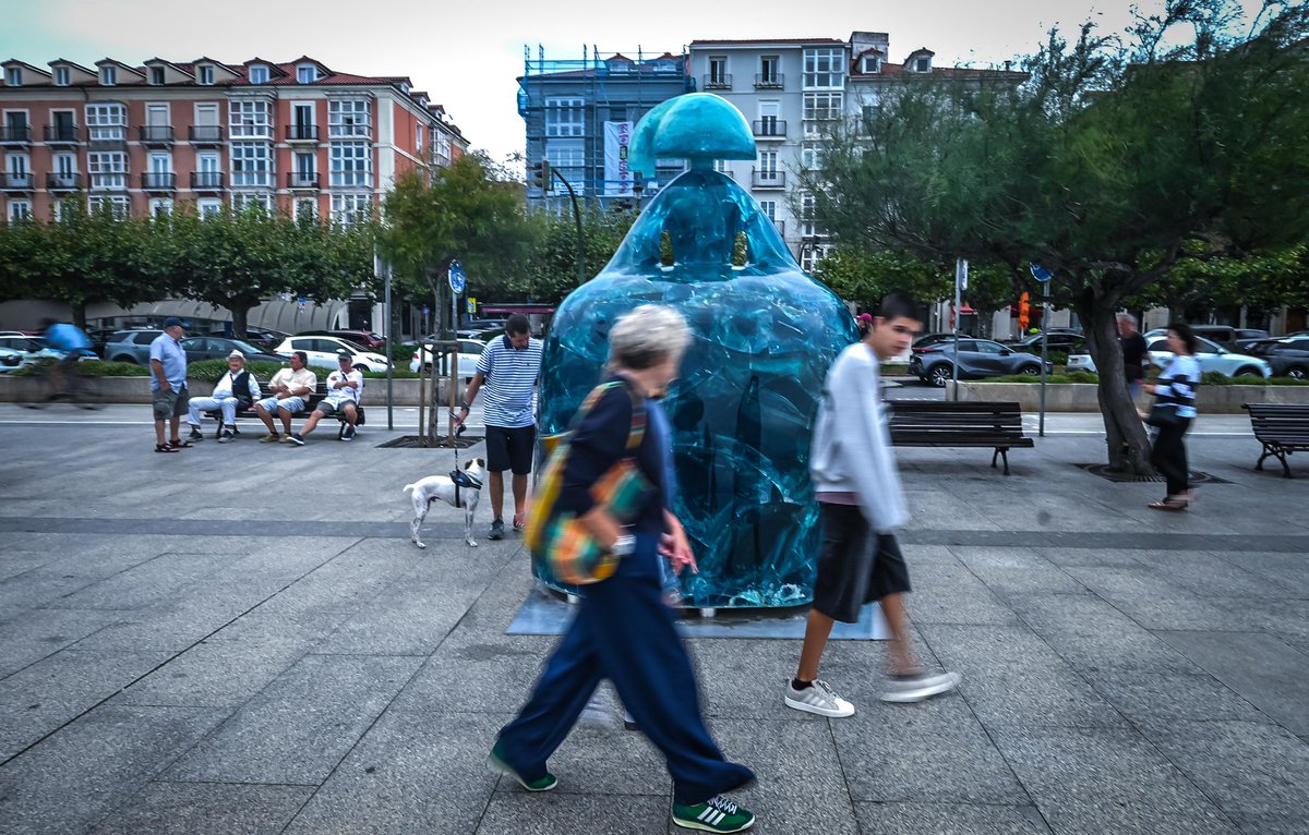 Las #reinas #marianas de Manolo Valdés en #santander en el muelle de Calderón 
Una forma diferente de disfrutar el arte en las #calles de #santanderciudad hasta el 30 de septiembre.