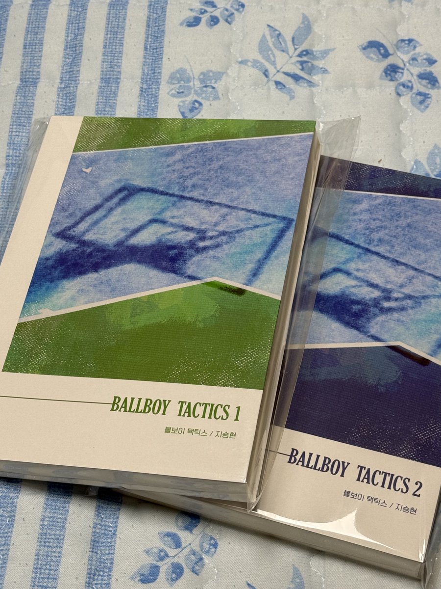 지승현 작가님의 볼보이택틱스 소장본도 구매 완료!

책으로 읽을 때도 우리 민혁님의 목소리와 표정 그리고 행동들 모두 보일 듯.......

우리 민혁 배우님 차기작 소식이 하루 빨리 들렸으면 좋겠다🙏

#볼보이택틱스 #BallBoyTactics #염민혁