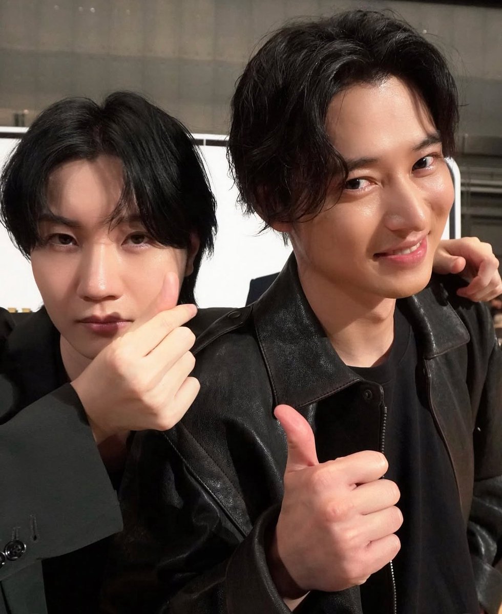 ___vir97y's tweet photo. ちょ、ま、、何これ😭😭😭やばい😭😭😭😭
通くんありがとう😭😭😭😭
2人ともかわいい🥹🖤🖤

#山﨑賢人 #桜田通 #山﨑賢人ファンミ #山﨑賢人ファンミーティング https://t.co/SYIuwaVrn6