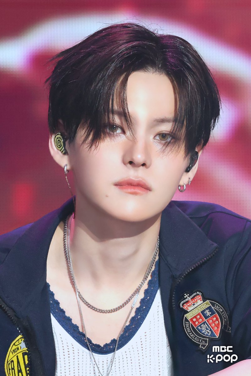 yoshkyma's tweet photo. yoshi MBC stage photo 

#요시 #YOSHI #ヨシ #TREASURE #트레저 https://t.co/y5z5HomcDO